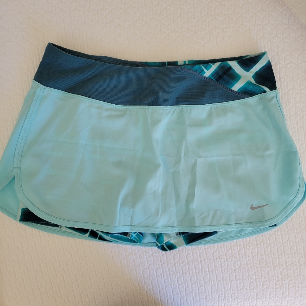 Nike Womens Size Small Aqua and Teal Athletic Scort with Patterned Shorts